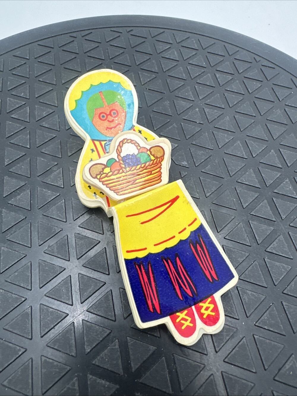 Arjon Country Kitchen Fridge Sitter Magnet Woman Basket Of Fruit
